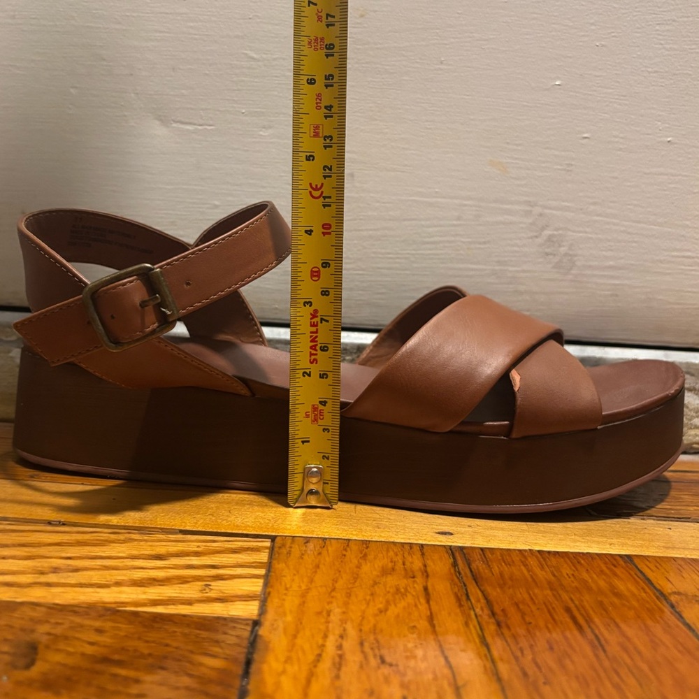 Women's Universal Thread Cognac Brown Platform Sandal - Picture 5 of 7